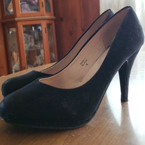 Size 9 black heels